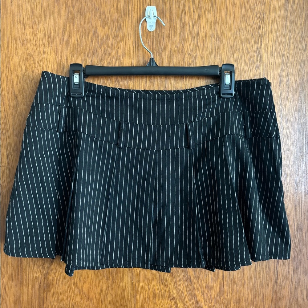 Elegant Black Striped Mini Skirt